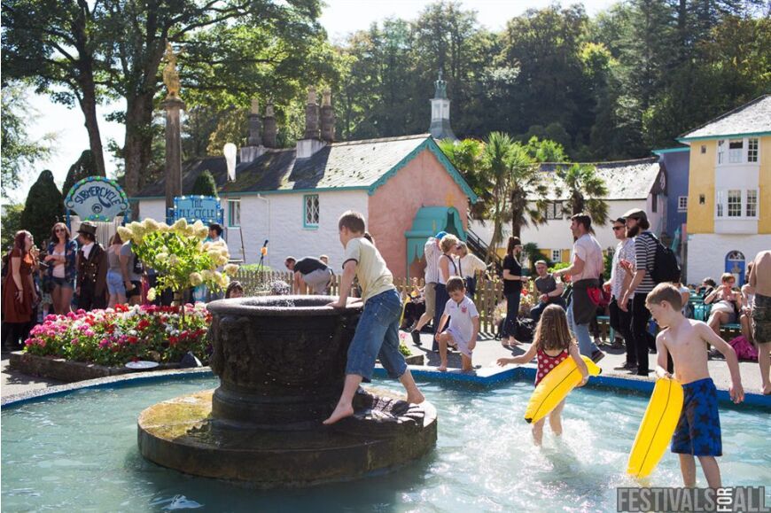 People at Festival No 6 2014