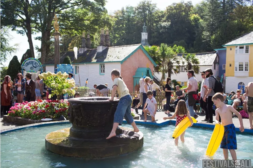 People at Festival No 6 2014